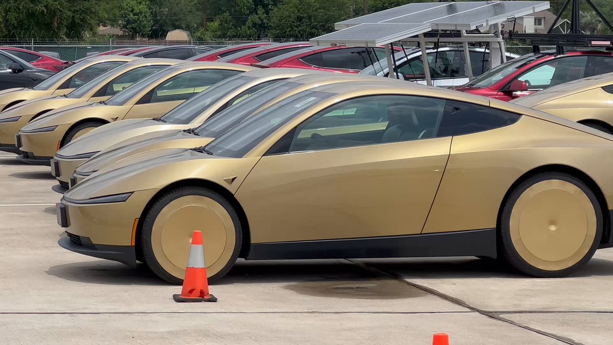 Tesla Cybercab ゼンマイレーサー Tesla's Houston Cybercab Activity Looks Like Robotaxi
