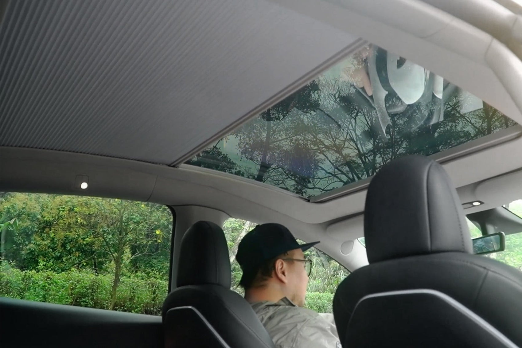 California Driver Finds Relief from Scorching Sun with Ingenious Tesla Model Y Accessory